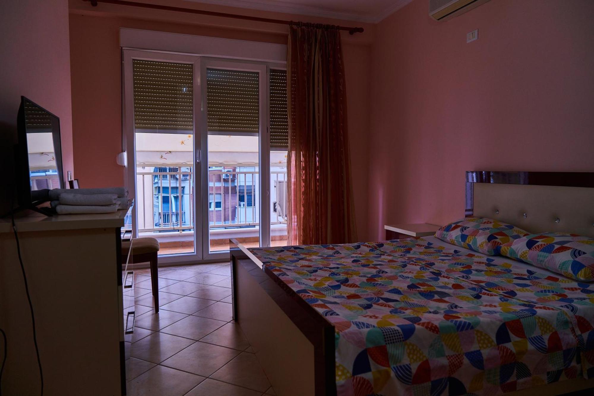 Kalpazo Home Skanderbeg Square Тирана Экстерьер фото