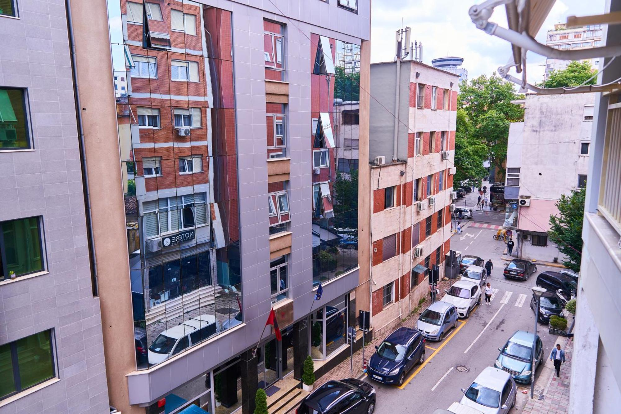 Kalpazo Home Skanderbeg Square Тирана Экстерьер фото