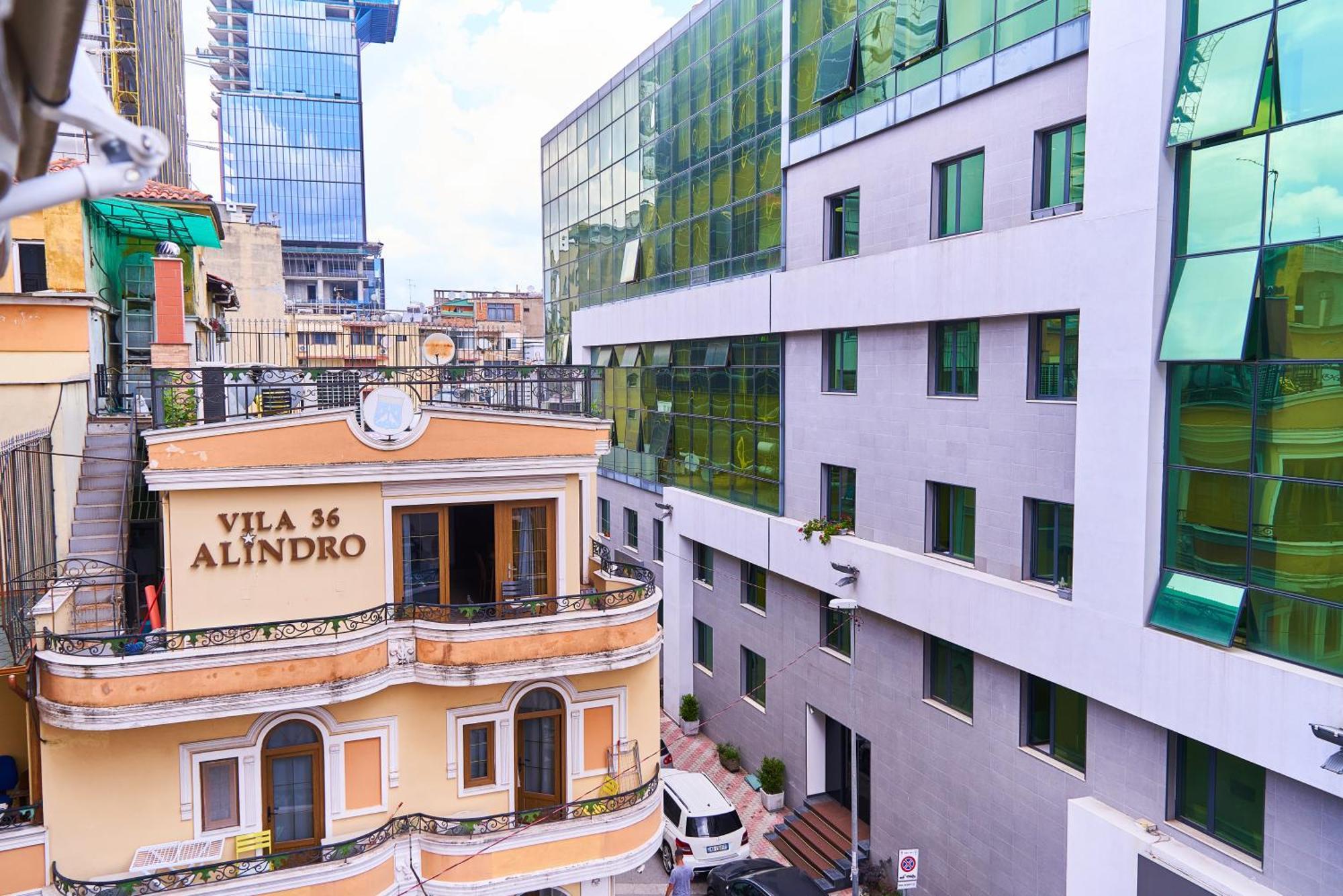 Kalpazo Home Skanderbeg Square Тирана Экстерьер фото
